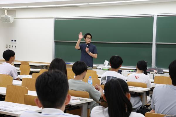 紫野高校他近隣高校との高大連携事業「科学探究講座」を実施 ― 理学部・情報理工学部・生命科学部の多彩な講座と施設見学 ―