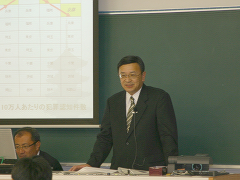 京都府警本部長が 社会安全政策 各論 で講義 京都産業大学 京都府警本部長が 社会安全政策 各論 で講義 京都産業大学