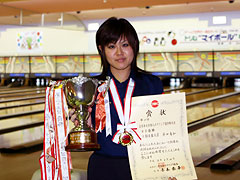 全日本大学個人ボウリング女子は岸田有加さんが大会記録で２連覇達成 鈴木さんは5位 男子 中川君5位 幸地君6位入賞 京都産業大学
