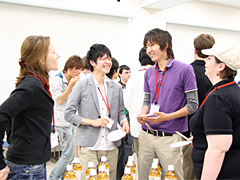 昼食をとりながら情報交換 昼食をとりながら情報交換