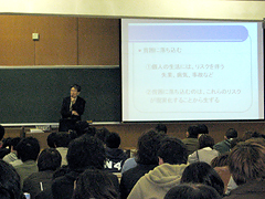 貝塚啓明先生が特別講義をされました。