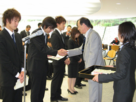 経済学部 成績優秀者表彰式開催