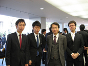 経済学部卒業生交流茶話会開催