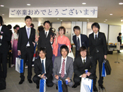 経済学部卒業生交流茶話会開催