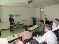 経済学研究科(通信教育課程)院生、学位修得に向け中間報告会で奮闘! 経済学研究科(通信教育課程)院生、学位修得に向け中間報告会で奮闘!