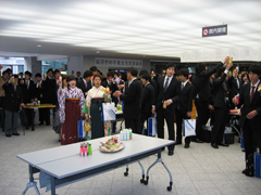 経済学部卒業生交流茶話会開催される 経済学部卒業生交流茶話会開催される