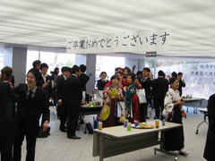 経済学部卒業生交流茶話会開催される 経済学部卒業生交流茶話会開催される
