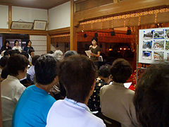 インドネシア語専修の学生が恵光寺で講演