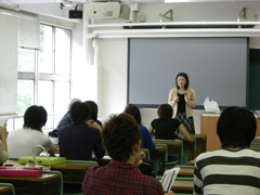 外国語学部進路講演会「地ビール作りに魅せられて」 外国語学部進路講演会「地ビール作りに魅せられて」