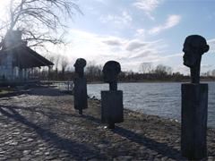 Greifswaldの港外れで見守る3人のおっちゃん。