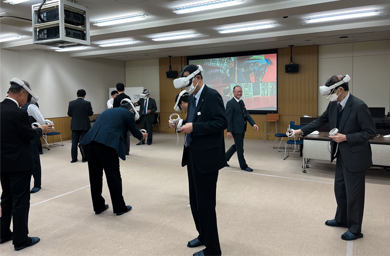 学内でVR体験会を実施