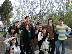 語学実習のクラスの友人の写真