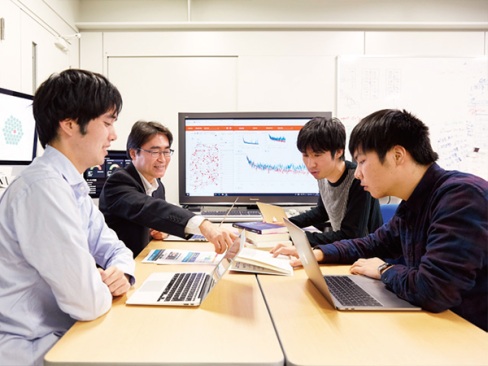 教員１人に対し、学生約６人という徹底した少人数制。