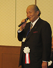 交流会にて挨拶を行なう坂井学長