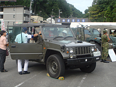 普段乗れない車に興味津々!