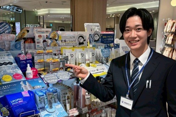 経営学部 須賀ゼミが株式会社桃谷順天館製品の販売サポーターを行いました!