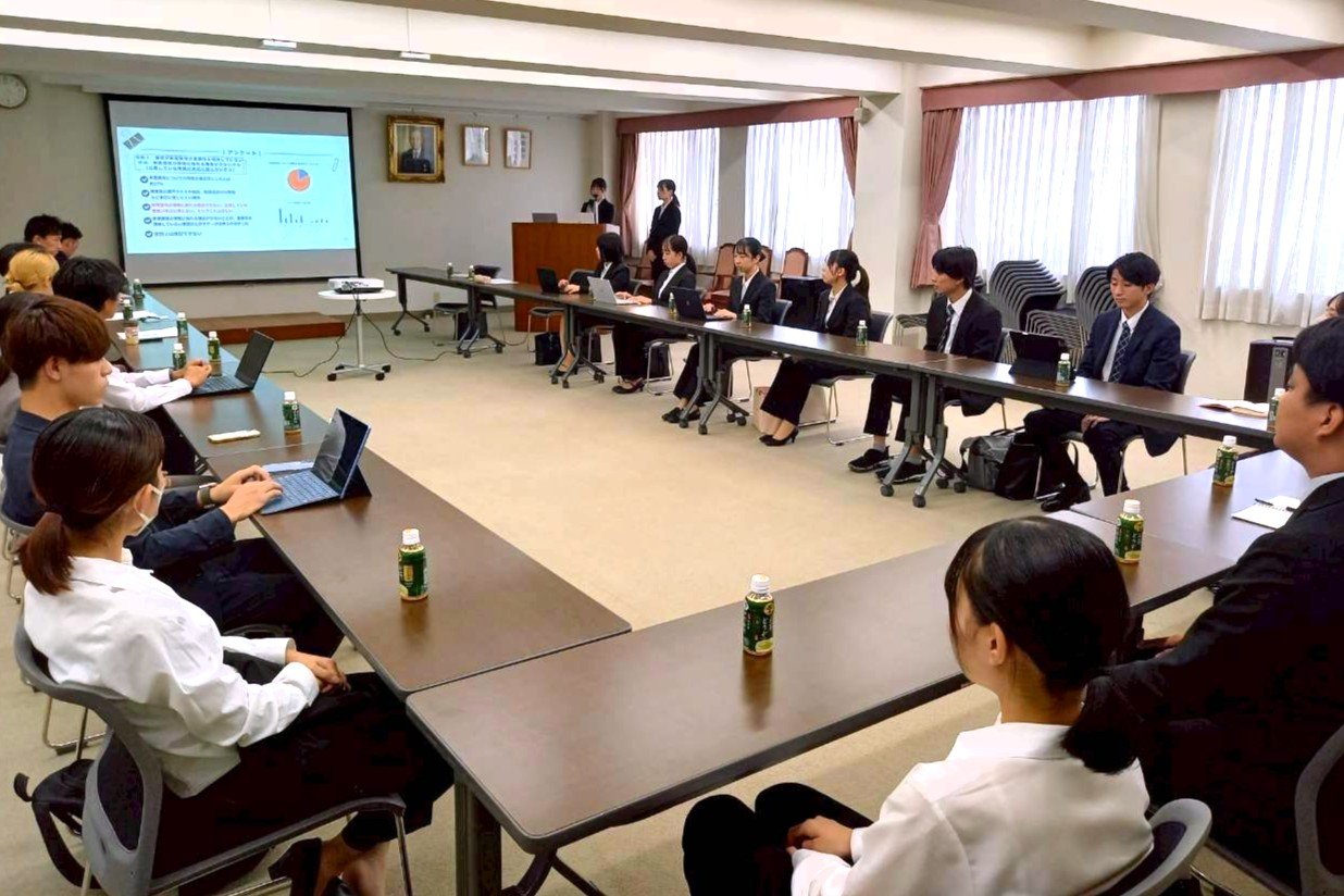 経営学部 伊吹ゼミ生が京都薬品工業株式会社からの課題に挑戦!