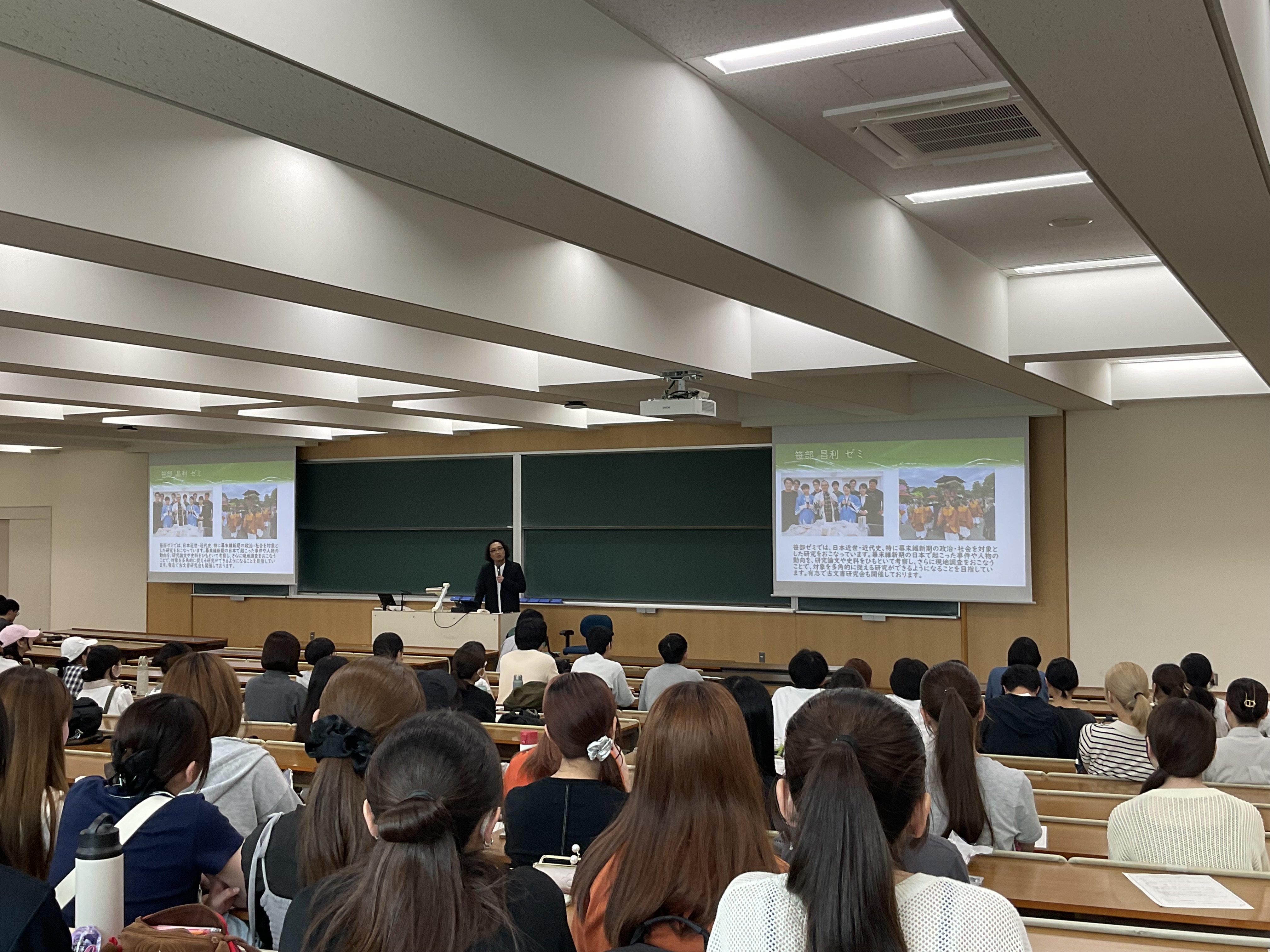 教員から各コースの学びについて説明を行った