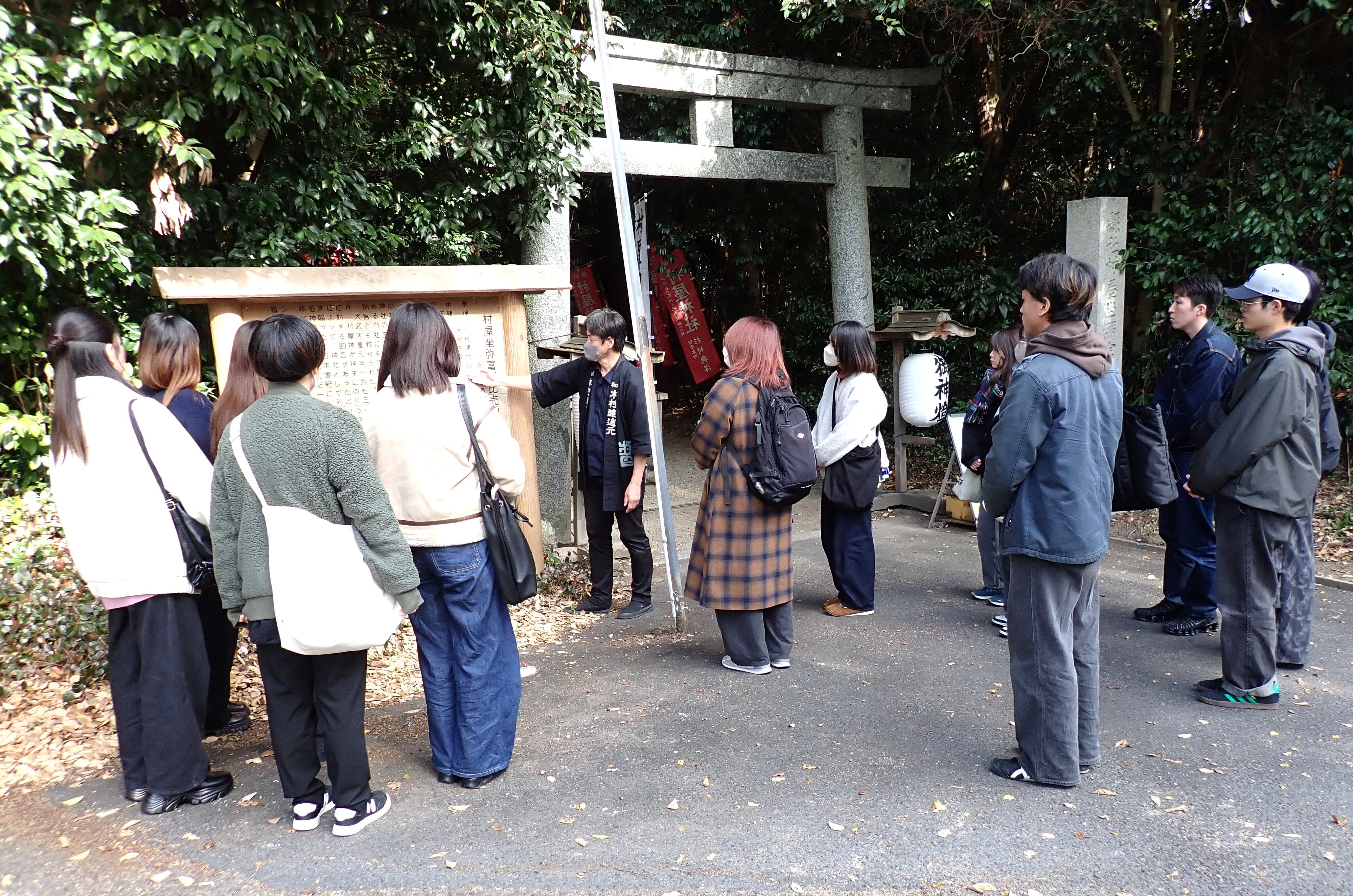 大神神社の妃神を祀る村屋神社にて
