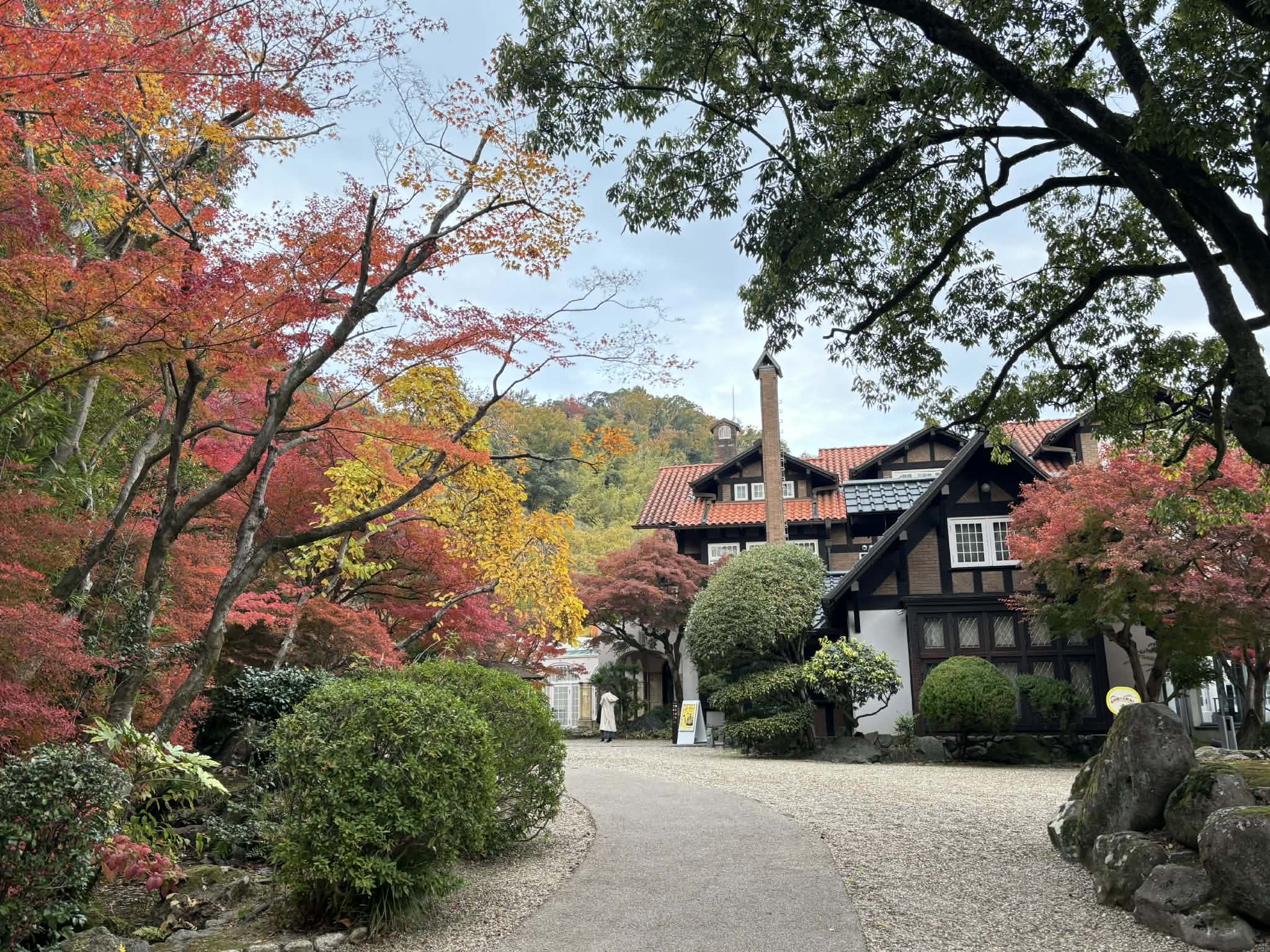 紅葉が映える大山崎山荘美術館