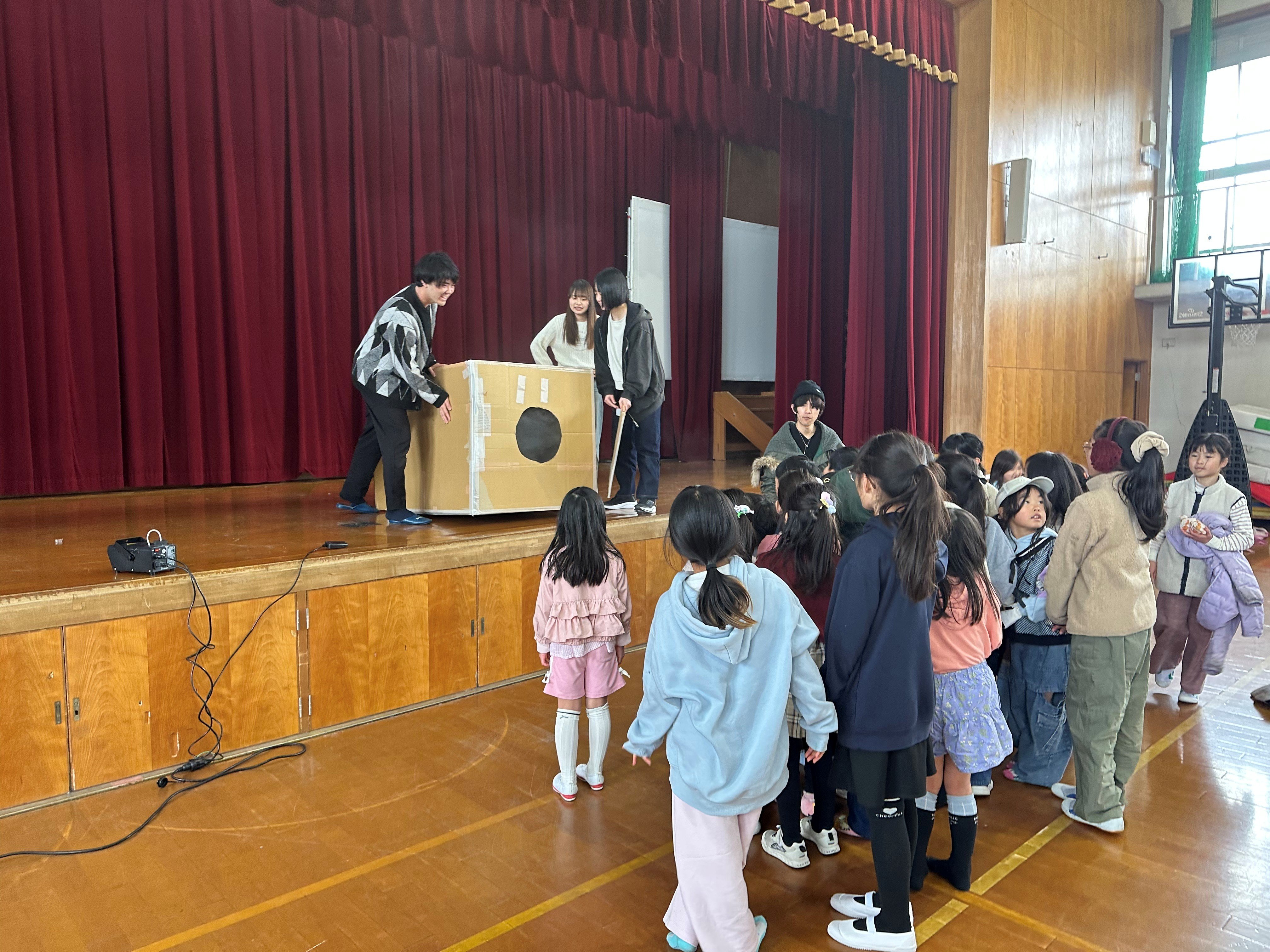 サイエンスコミュニケーション研究会サングラスが上賀茂小学校で「かみがもラボ」を開催