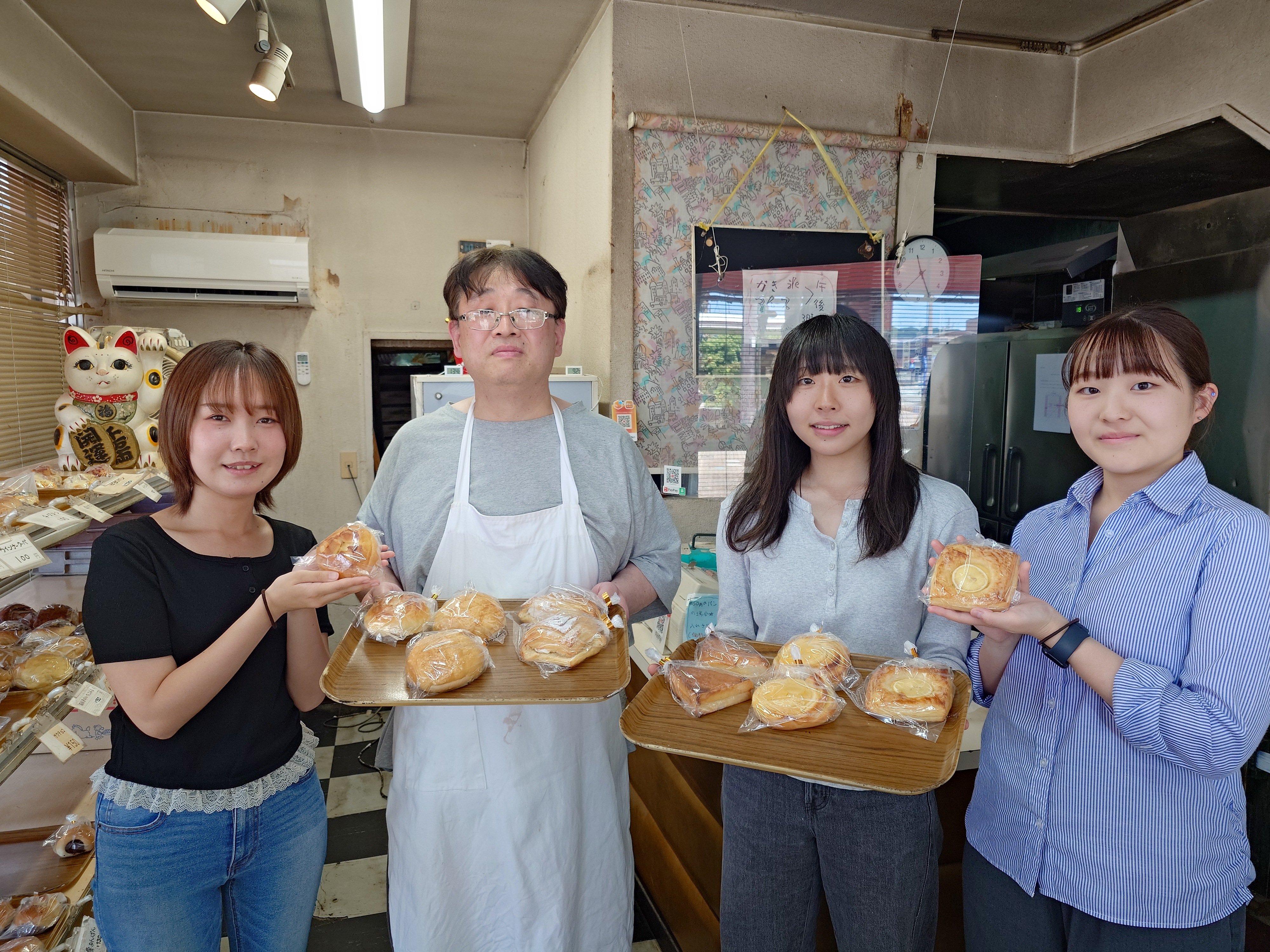 本学で学生が生産したはちみつを使用したパンを「はちみつの日」から限定販売