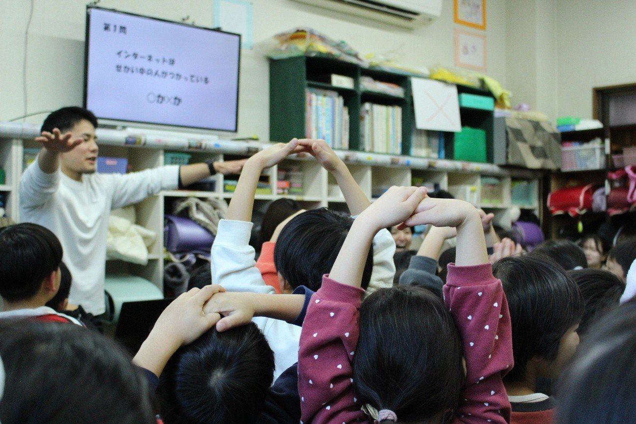 法学部 岡部ゼミが小学生に情報モラル教育を行いました！