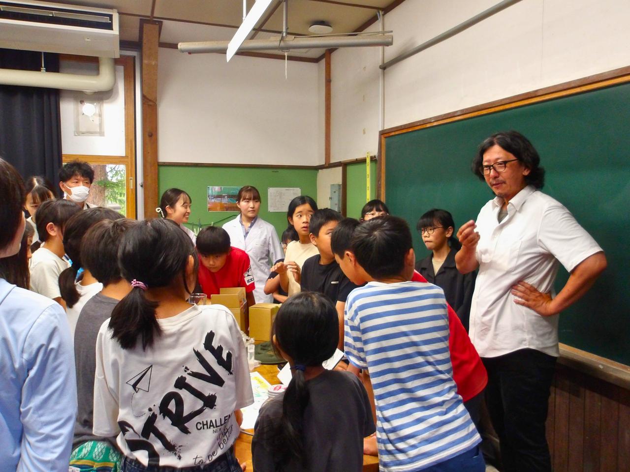 【綾部市学校魅力向上事業】～3回目取組事業は東八田小学校で「ミツバチ」を学ぶ！生命科学部 高橋准教授が身近な生き物の神秘と自然のつながりを伝える～