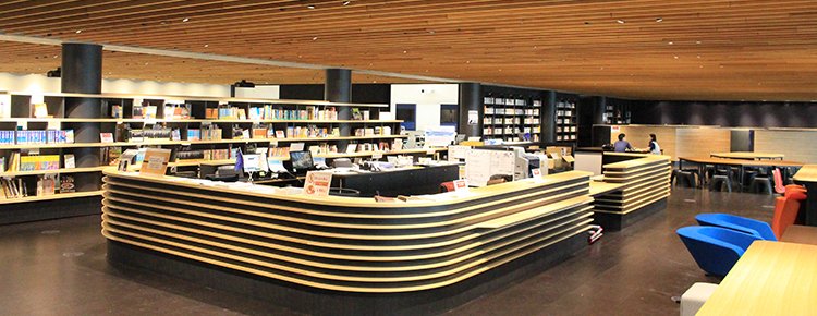 ① レセプションカウンター