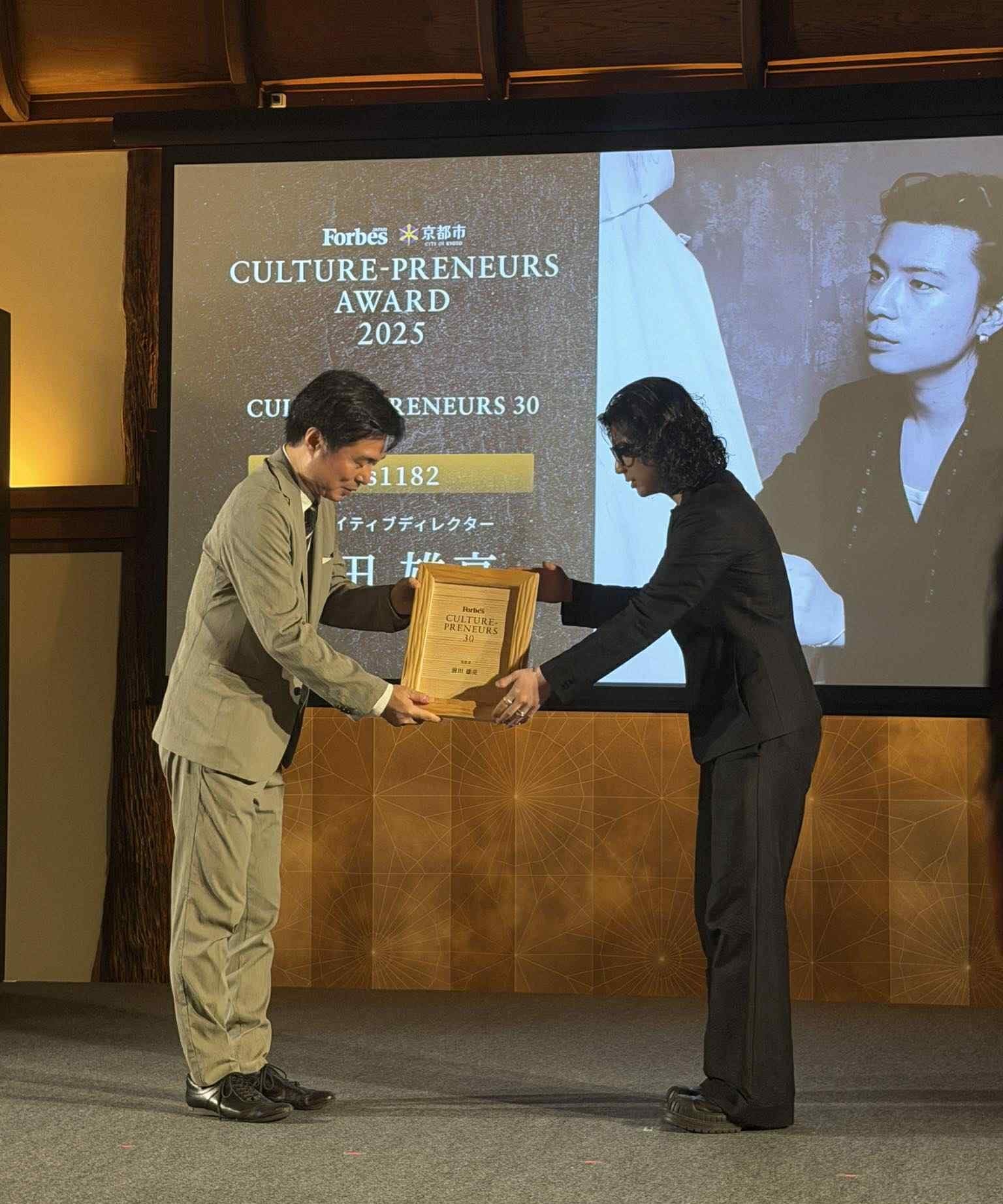 表彰を受ける前田さん