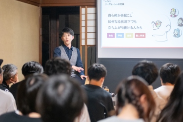 鈴木氏