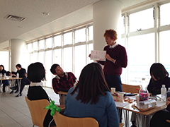 他大学生と積極的に意見交換