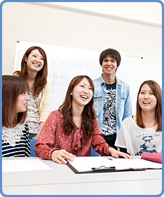 経営学部 3年次生(富山県立富山南高校出身) 山林 礼佳さん/経営学部 3年次生(三重県立上野高校出身) 島袋 ジュニオルさん/経営学部 3年次生(兵庫県立宝塚北高校出身) 田口 和さん/経営学部 3年次生(京都府立城南菱創高校出身) 上田 梨絵さん/経営学部 3年次生(大阪府立長尾高校出身) 立花 美香さん/経営学部 3年次生 (兵庫県立宝塚北高校出身) 満井 凌貴さん ※日程の都合上撮影不参加