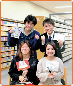 法学部 2年次生(大阪府立吹田東高校出身)西岡 拓真さん 経営学部 4年次生(滋賀県・近江兄弟社高校出身)永原 舜さん 経営学部 2年次生(三重県立松阪商業高校出身)猪熊 未紗さん 文化学部 4年次生(京都府立北稜高校出身)宮田 絵理佳さん