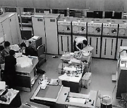 昭和40年代前半のコンピュータ(本学にて)