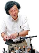理学部・物理科学科 谷川 正幸教授