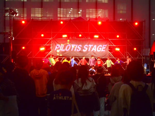 シャイトープによるライブ