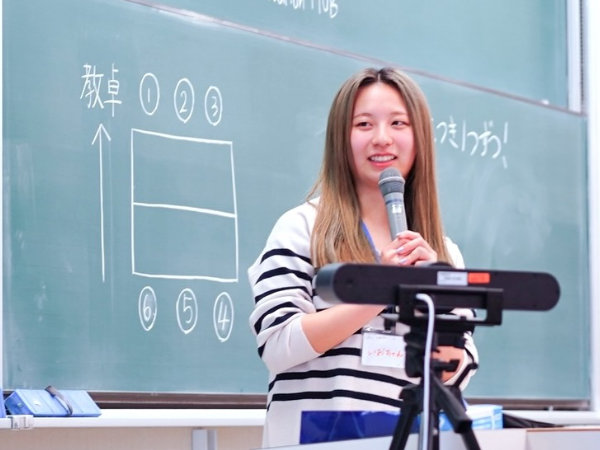 授業中に進行を担当する矢尾さん