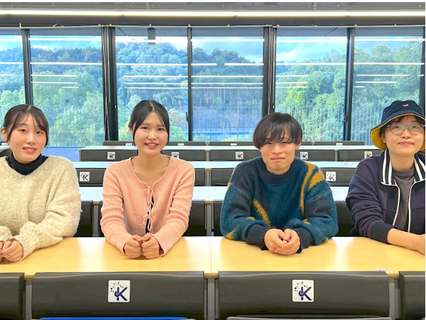 左から、脇浜ゼミの谷 彩陽乃さん、小川 侑己さん、高橋 侑平さん、橘 和来さん