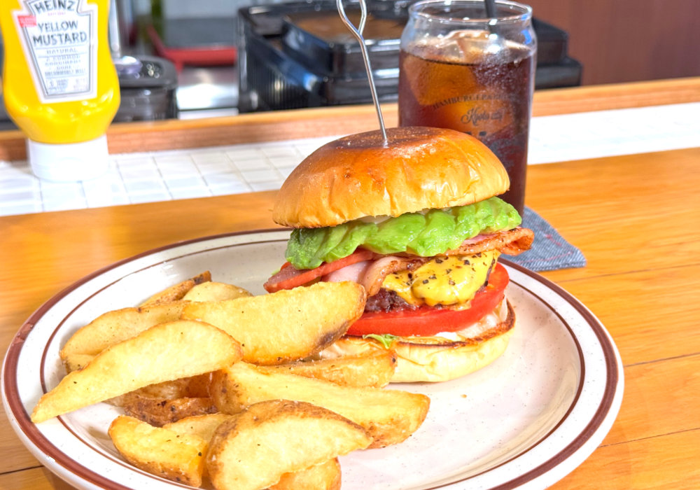 A.B.C BURGER（アボカドベーコンチーズバーガー）は、パテがとてもおいしい。