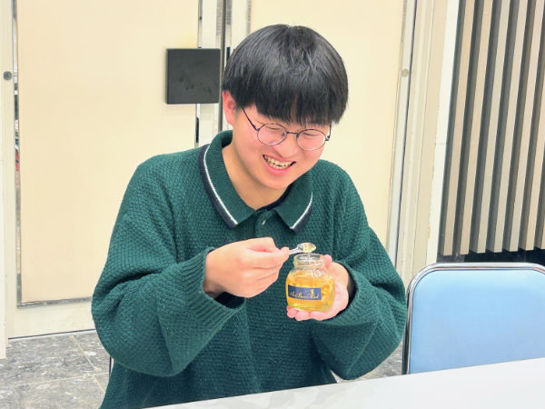 増田さんは「限界突破しょうが物語」を実食。