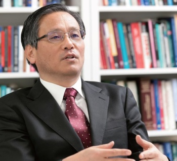 法学部】元警察大学校長の法学部 田村 正博 教授が瑞宝中綬章を受章